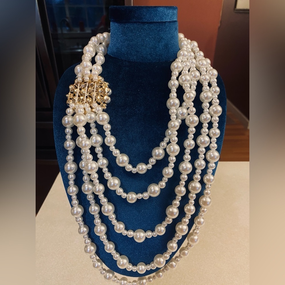 BIJOU Long Multilayered Faux Pearl Flapper Necklace w/Crystal Brooch, NWT - Picture 5 of 17
